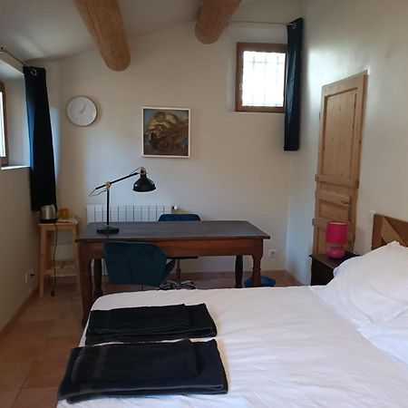 Hotel Lou Boulugi Aix-en-Provence Esterno foto
