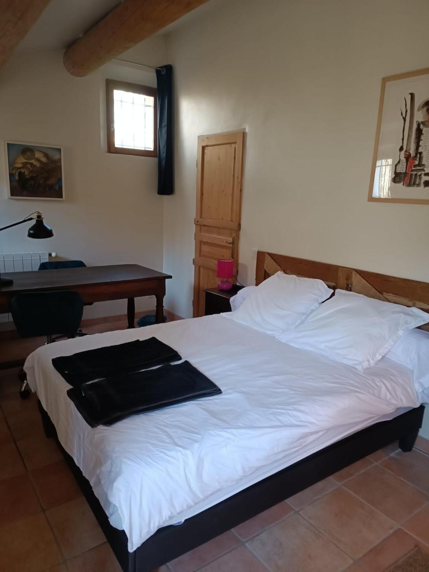 Hotel Lou Boulugi Aix-en-Provence Esterno foto